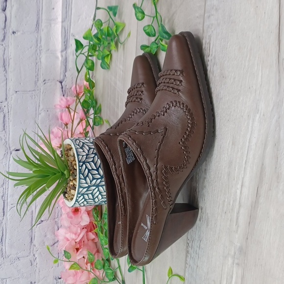 White Mountain Bronco Leather Mule NWOT - Picture 8 of 9